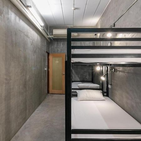 Urbanite Hostel バンコク都 エクステリア 写真