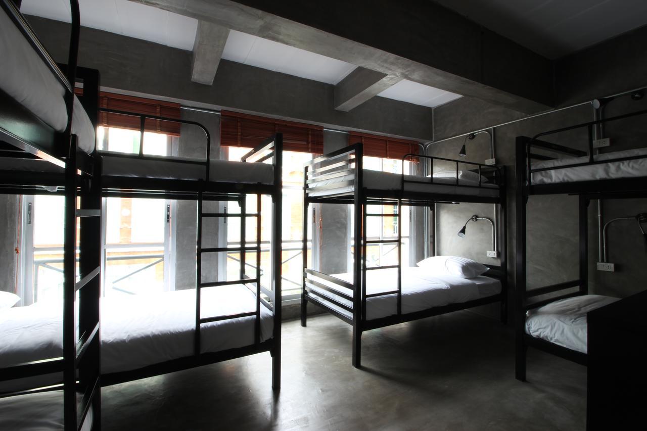 Urbanite Hostel バンコク都 エクステリア 写真