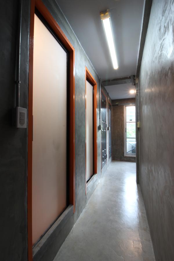 Urbanite Hostel バンコク都 エクステリア 写真