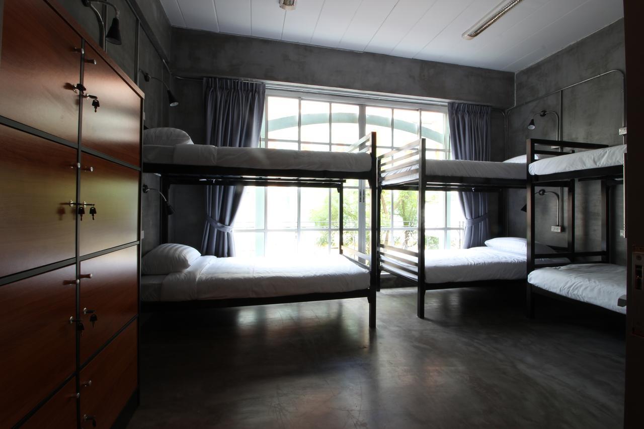 Urbanite Hostel バンコク都 エクステリア 写真