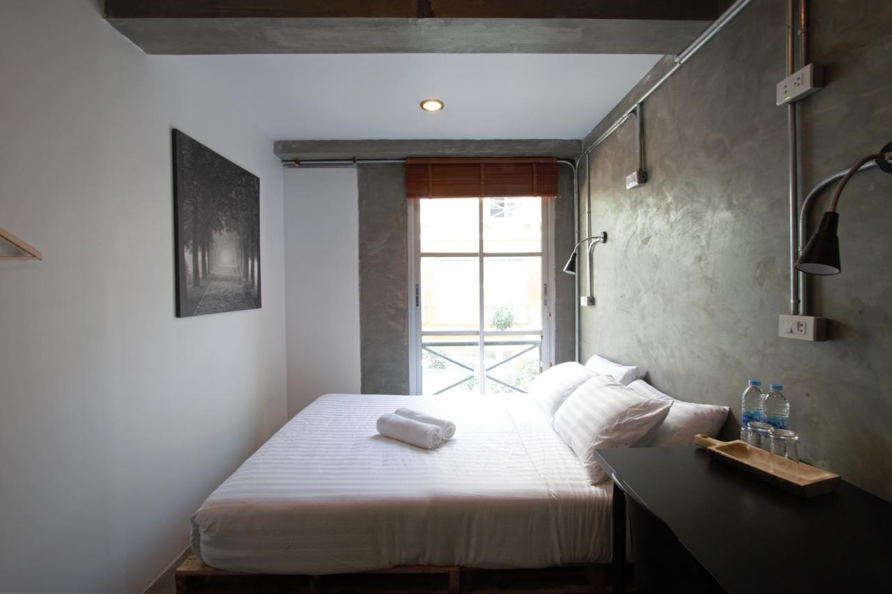 Urbanite Hostel バンコク都 エクステリア 写真