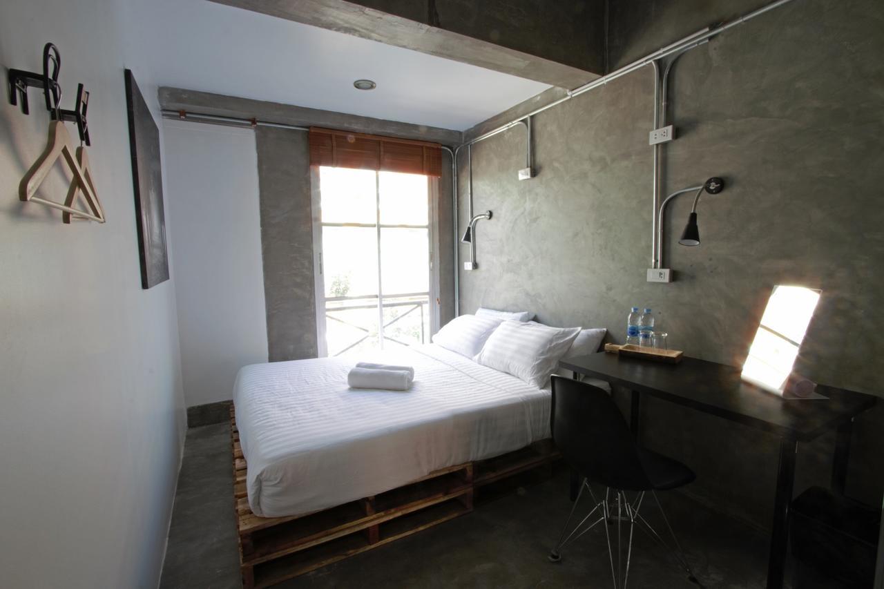 Urbanite Hostel バンコク都 エクステリア 写真