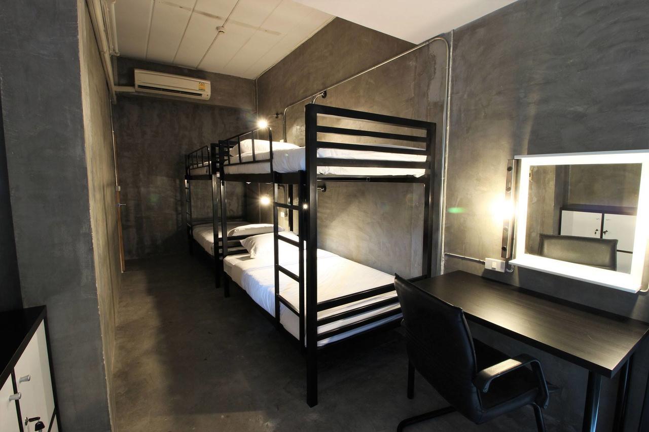 Urbanite Hostel バンコク都 エクステリア 写真