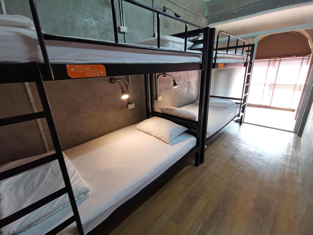Urbanite Hostel バンコク都 エクステリア 写真