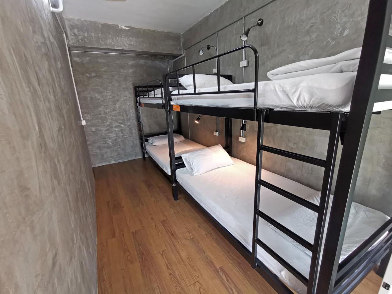 Urbanite Hostel バンコク都 エクステリア 写真