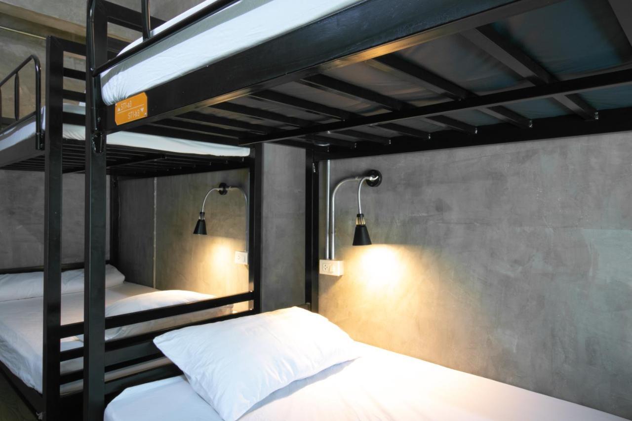 Urbanite Hostel バンコク都 エクステリア 写真