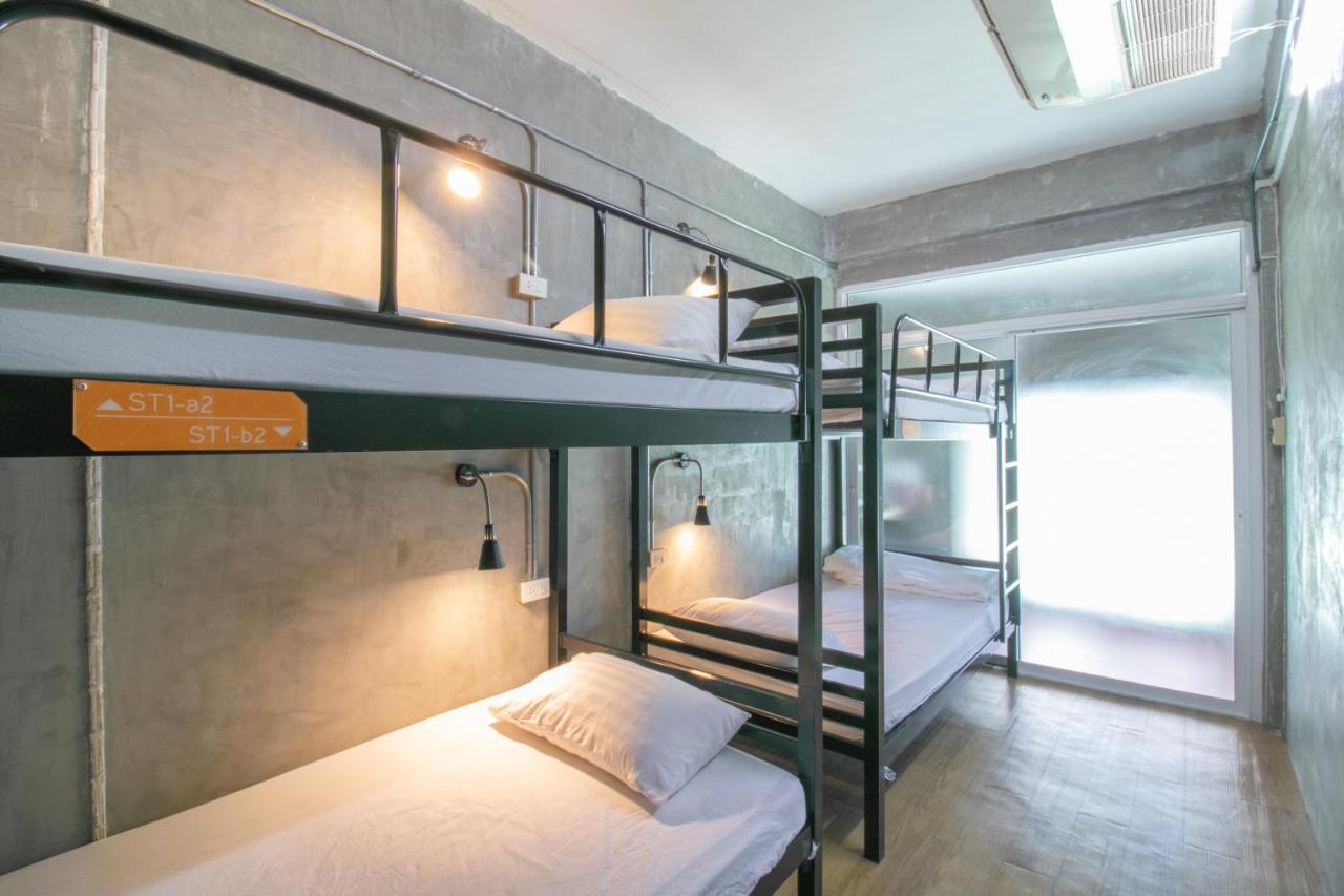 Urbanite Hostel バンコク都 エクステリア 写真