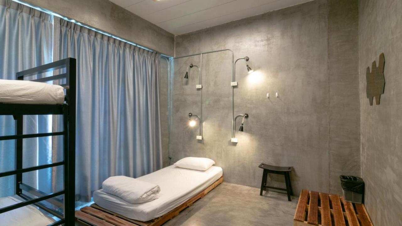 Urbanite Hostel バンコク都 エクステリア 写真