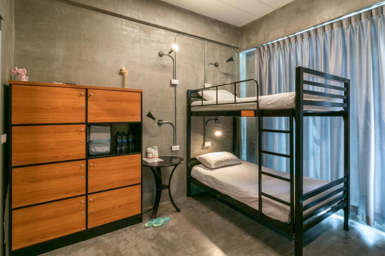 Urbanite Hostel バンコク都 エクステリア 写真