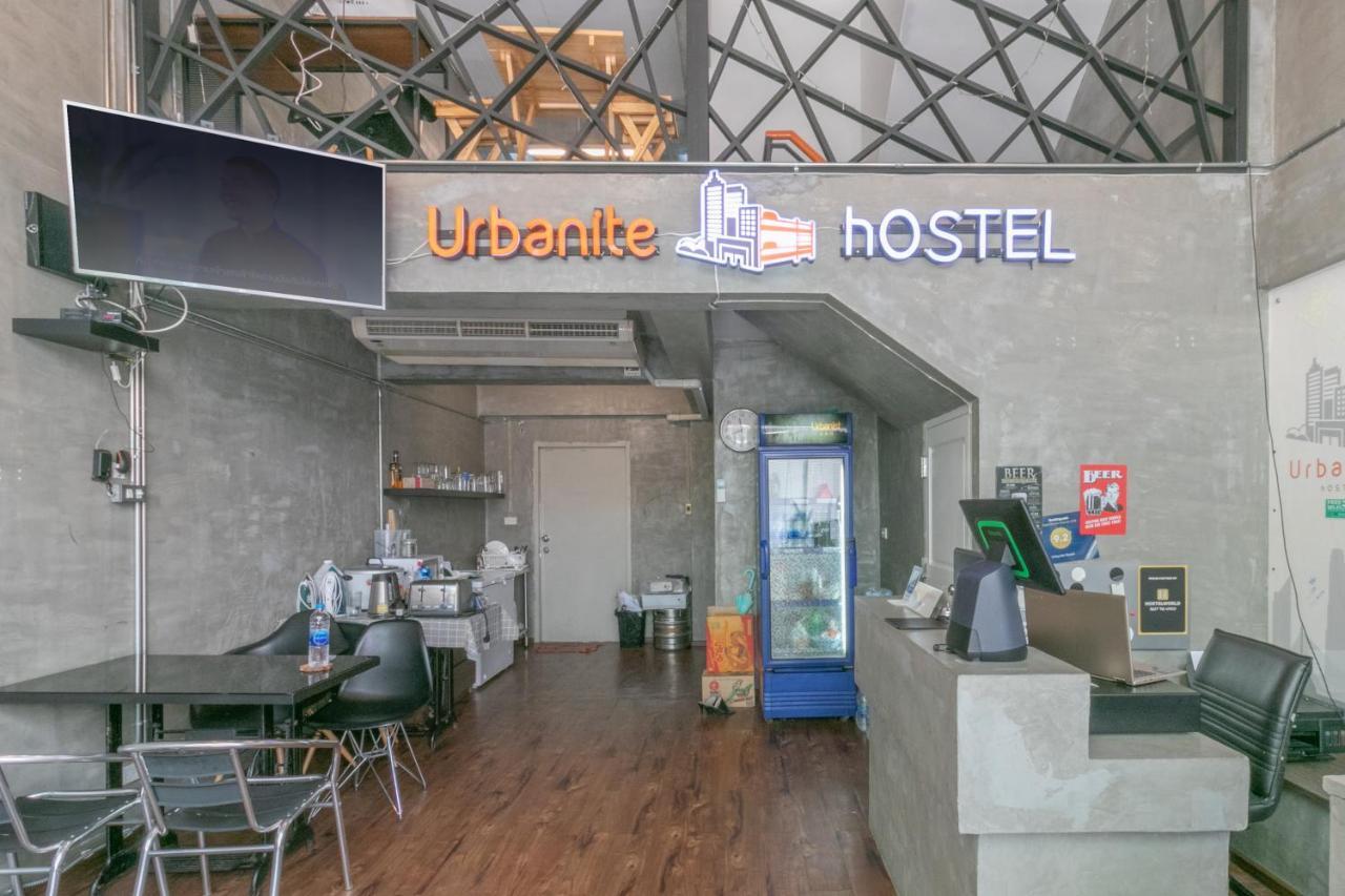 Urbanite Hostel バンコク都 エクステリア 写真