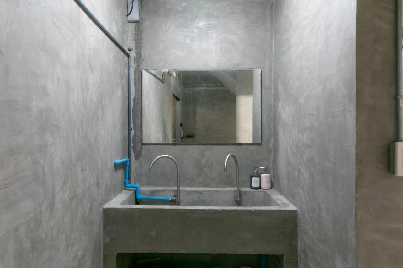 Urbanite Hostel バンコク都 エクステリア 写真