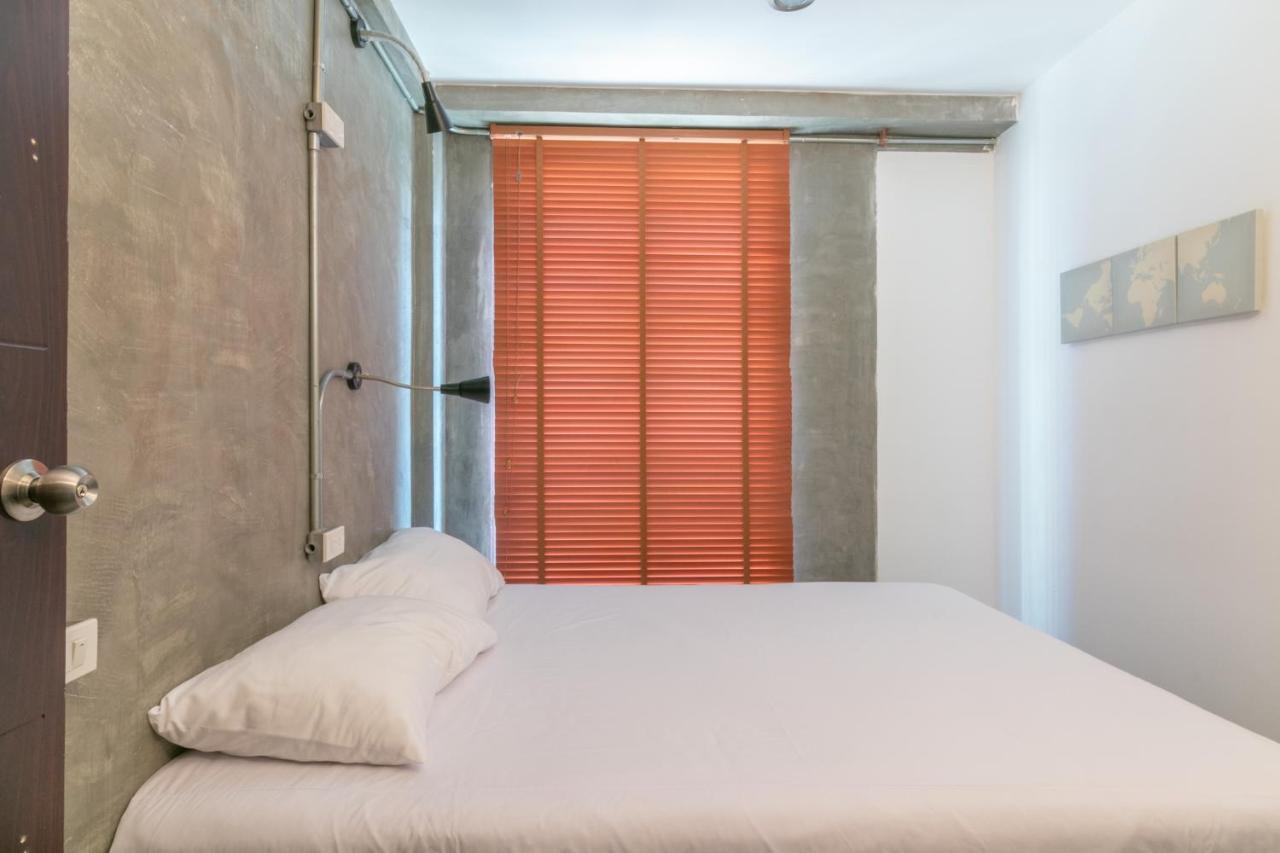 Urbanite Hostel バンコク都 エクステリア 写真