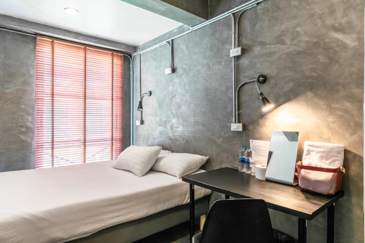 Urbanite Hostel バンコク都 エクステリア 写真