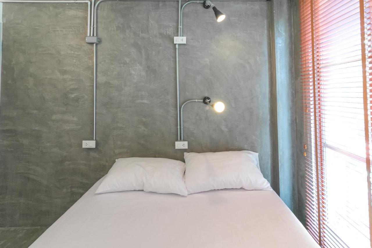 Urbanite Hostel バンコク都 エクステリア 写真