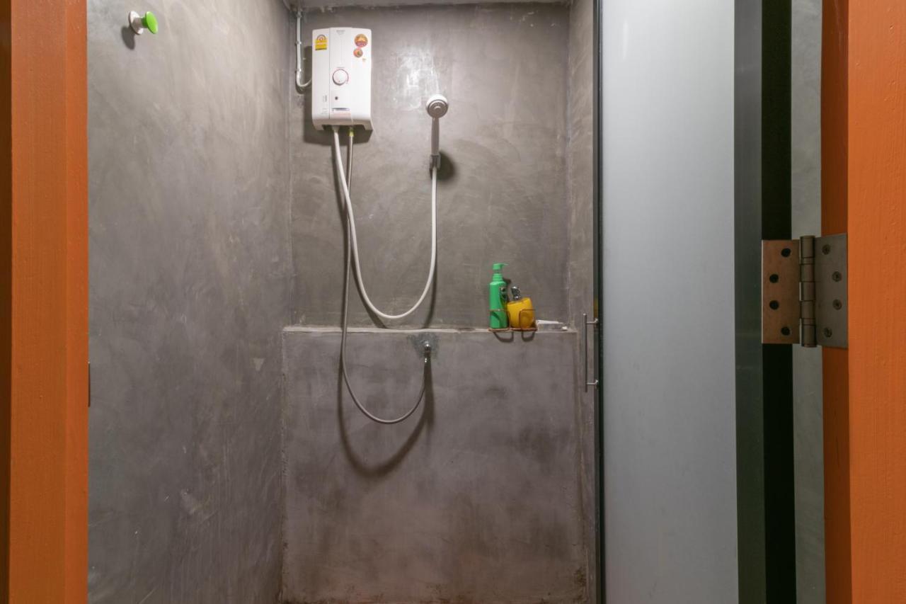 Urbanite Hostel バンコク都 エクステリア 写真