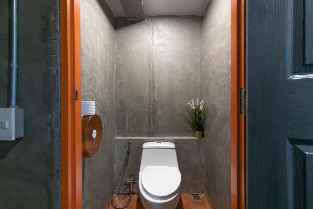 Urbanite Hostel バンコク都 エクステリア 写真
