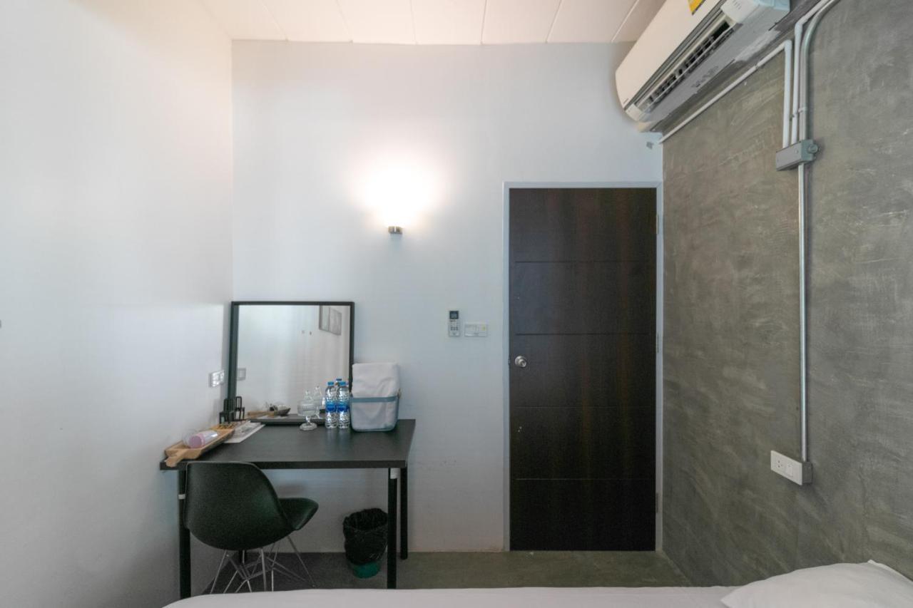Urbanite Hostel バンコク都 エクステリア 写真
