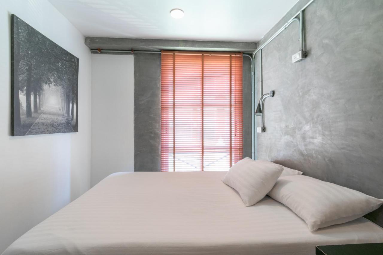 Urbanite Hostel バンコク都 エクステリア 写真