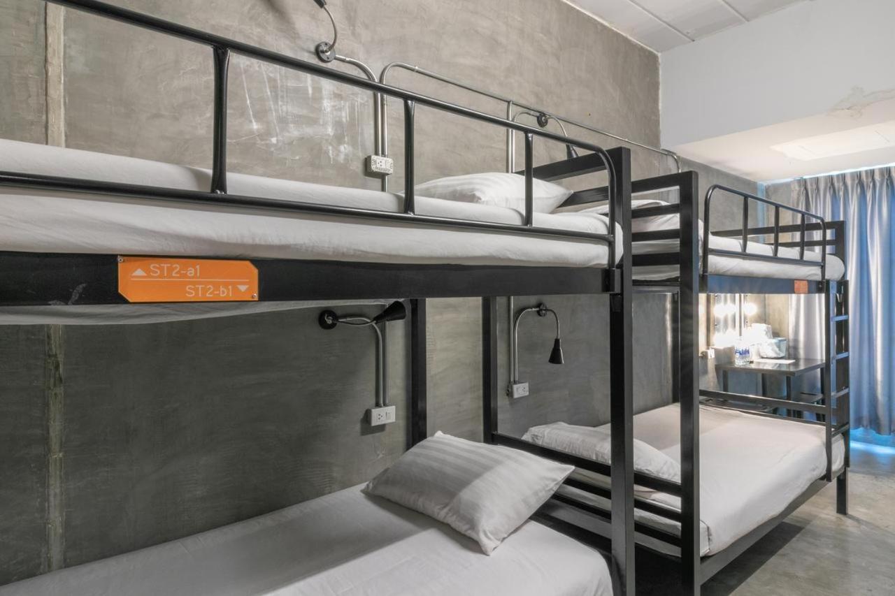 Urbanite Hostel バンコク都 エクステリア 写真