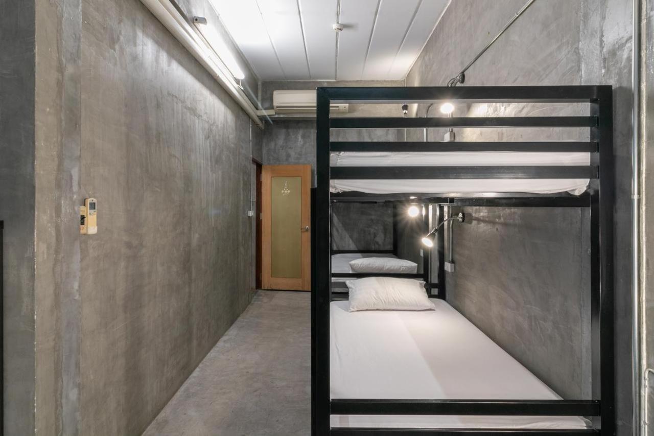 Urbanite Hostel バンコク都 エクステリア 写真